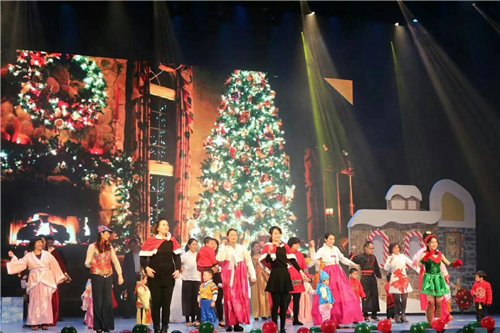 綠蛙看臺跳進(jìn)了亞特蘭親子酒店的BIBI歡樂城堡