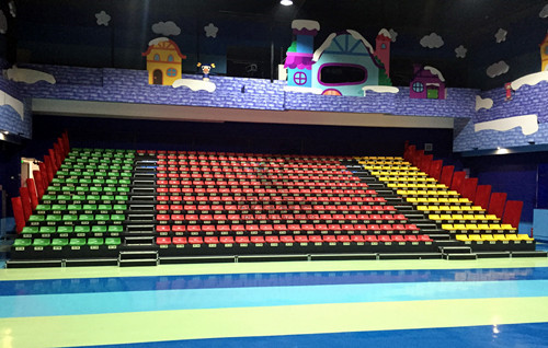 綠蛙看臺跳進(jìn)了亞特蘭親子酒店的BIBI歡樂城堡