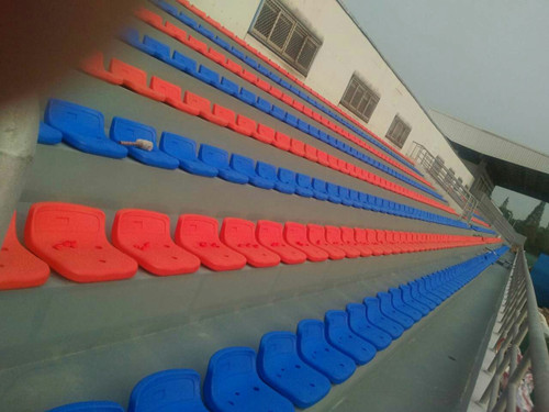 綠蛙看臺走進溫州職業(yè)技術學院體育場