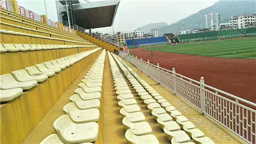 綠蛙回訪貴州石阡縣體育中心看臺光彩依舊