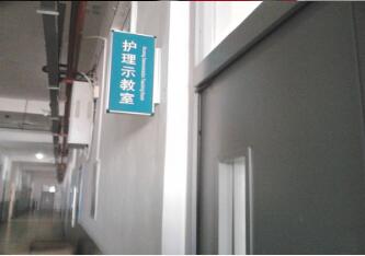 山西太原衛(wèi)生學(xué)校實(shí)驗(yàn)室采購綠蛙伸縮看臺