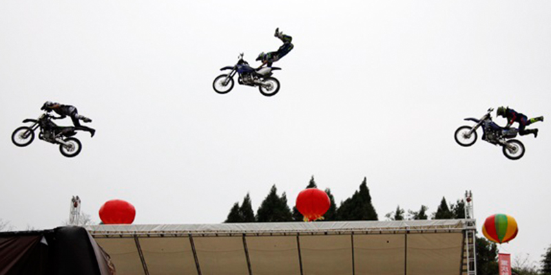 人民網(wǎng)、新華網(wǎng)、鳳凰網(wǎng)、四川衛(wèi)視報(bào)道綠蛙看臺(tái)參與的2014全國(guó)摩托車越野錦標(biāo)賽