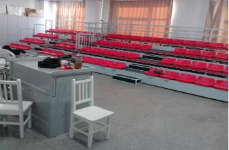 山西太原衛(wèi)生學(xué)校實(shí)驗(yàn)室采購綠蛙伸縮看臺