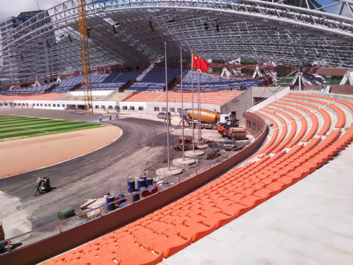 甕安縣全民健身活動(dòng)中心看臺(tái)安裝完畢