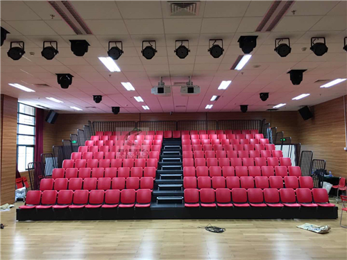 深圳市職業(yè)病防治院8層伸縮看臺(tái)