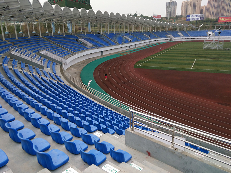 設(shè)計中小型體育場看臺座椅