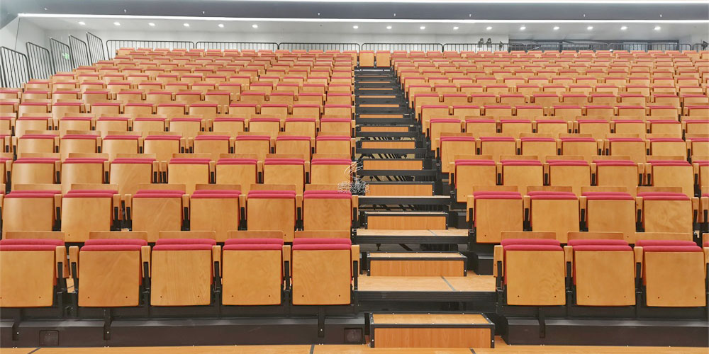 固定看臺(tái)座椅 vs 伸縮看臺(tái)座椅：哪種更適合你的場(chǎng)地需要？